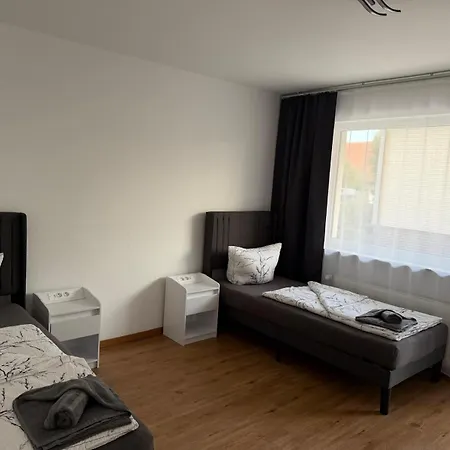 Schoene Vollausgestattete 4 Mit Terrasse Und Garten In Hannover Sehnde