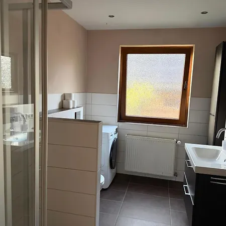 Schoene Vollausgestattete 4 Mit Terrasse Und Garten In Hannover Lejlighed *