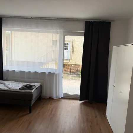 Schoene Vollausgestattete 4 Mit Terrasse Und Garten In Hannover Lejlighed *
